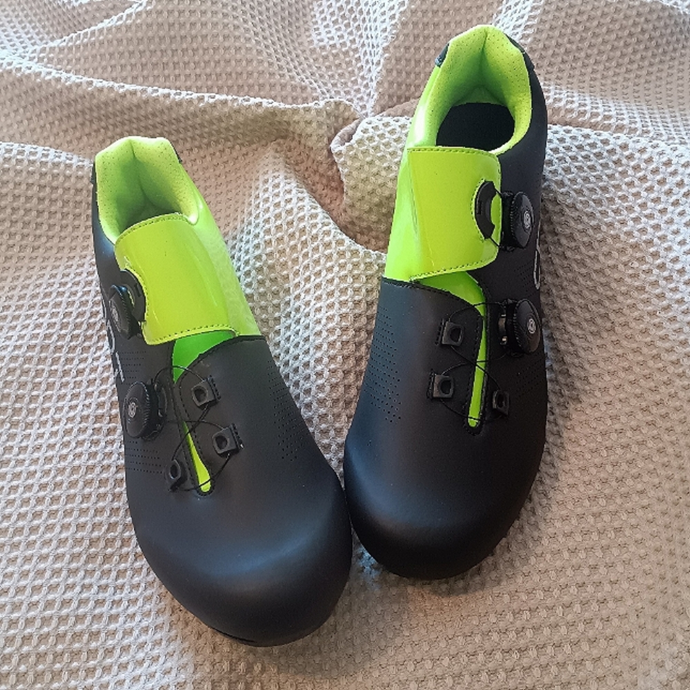 Cycling shoes